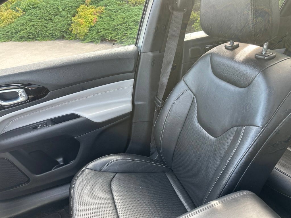Used 2025 Jeep Compass Limited w/ Elite Group AWD/4WD image 28