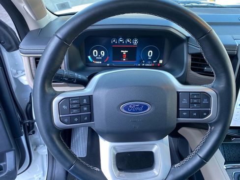 Used 2024 Ford Expedition Limited image 10