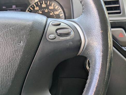 Used 2018 Nissan Pathfinder SV image 26