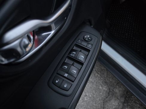 Used 2019 Jeep Cherokee Trailhawk w/ Comfort/Convenience Group image 12