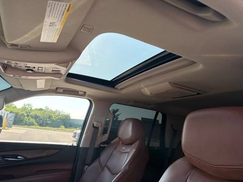 Used 2020 Cadillac Escalade Premium Luxury AWD/4WD image 12