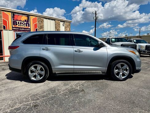 Used 2015 Toyota Highlander Limited Platinum FWD image 2