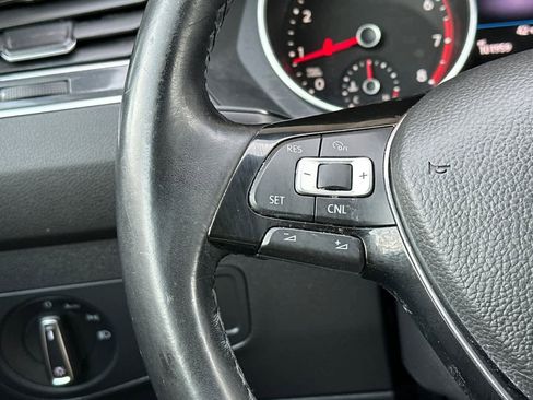 Used 2018 Volkswagen Tiguan SE image 27