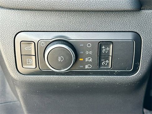 Used 2025 Ford Escape SE image 10