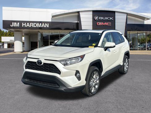 Used 2021 Toyota RAV4 XLE Premium image 3