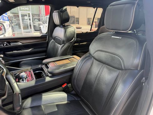 Used 2022 Jeep Grand Wagoneer Series II AWD/4WD image 10