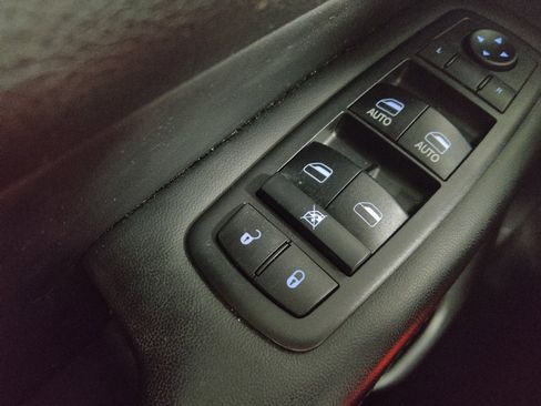 Used 2019 Jeep Grand Cherokee Altitude image 27