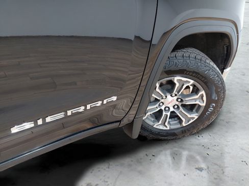 Certified 2025 GMC Sierra 1500 SLT AWD/4WD image 10