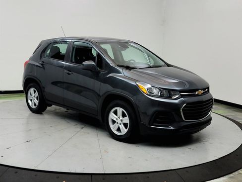 Used 2019 Chevrolet Trax LS FWD image 3