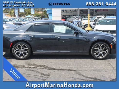 Used 2018 Chrysler 300 S RWD image 20
