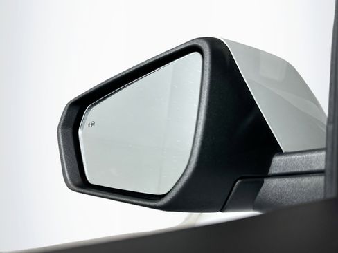 Used 2018 Chevrolet Equinox LT w/ Sun & Infotainment Package image 16