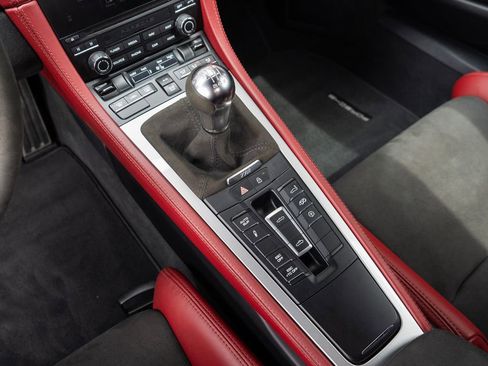 Used 2021 Porsche 718 Boxster Spyder image 24