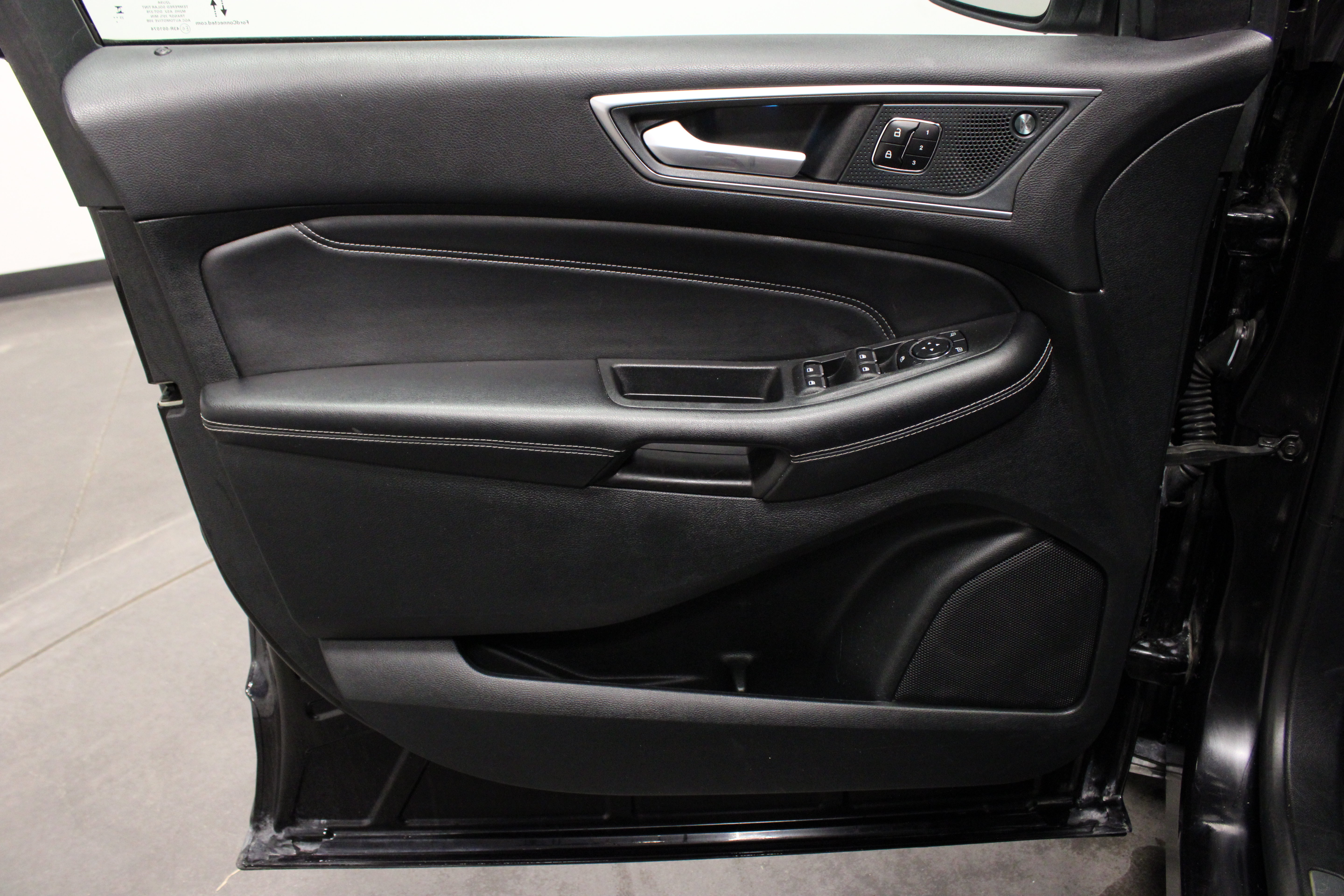 Used 2024 Ford Edge Titanium AWD/4WD image 18