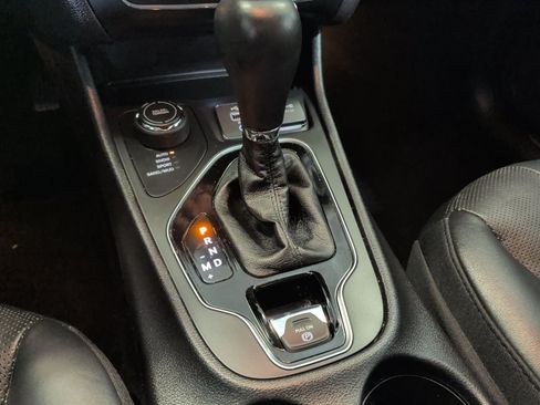 Used 2019 Jeep Cherokee Limited AWD/4WD image 20