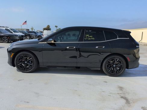 Used 2022 BMW iX xDrive50 w/ Premium Package AWD/4WD image 9