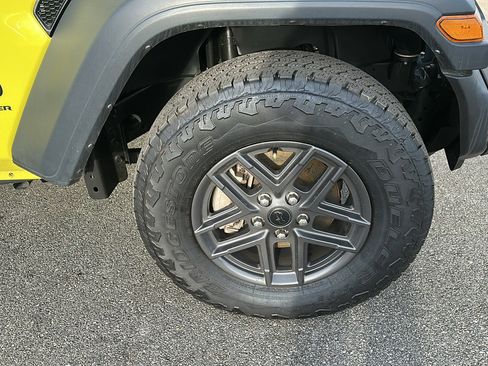 Used 2024 Jeep Wrangler Sport S image 9