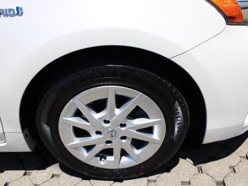 Used 2017 Toyota Prius V Three FWD image 13