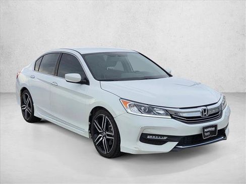 Used 2017 Honda Accord Sport image 3
