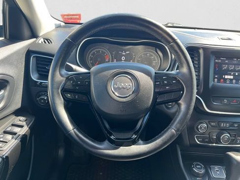 Used 2019 Jeep Cherokee Latitude Plus AWD/4WD image 12