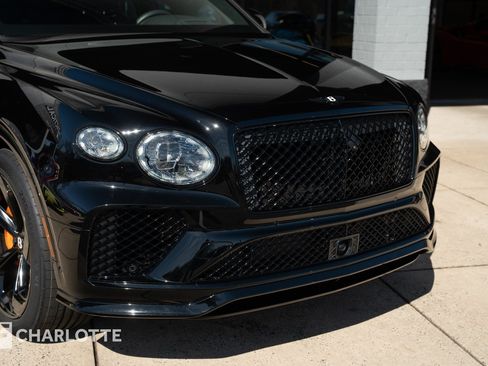 Used 2025 Bentley Bentayga AWD/4WD image 3