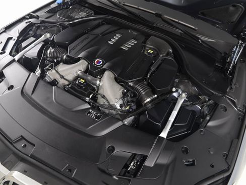 Used 2022 BMW ALPINA B7 xDrive w/ Luxury Rear Seating Package image 34