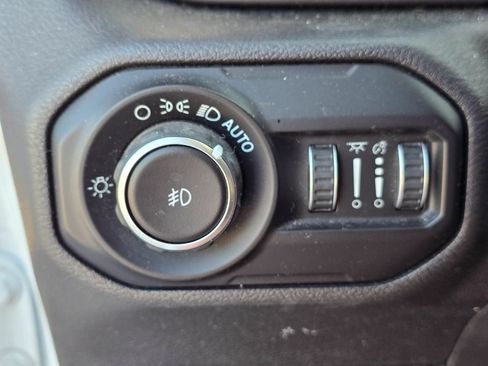 Used 2018 Jeep Wrangler Unlimited Sport S AWD/4WD image 25