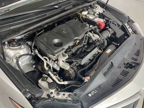 Used 2019 Toyota Camry SE w/ Carpet Mat Package FWD image 11