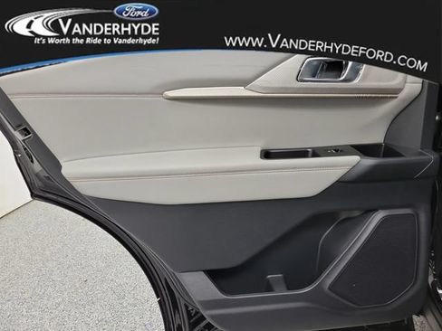 New 2026 Ford Explorer Active w/ Active Comfort Package AWD/4WD image 11