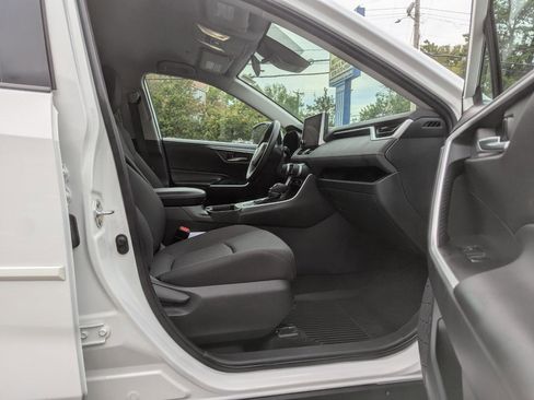 Used 2024 Toyota RAV4 XLE AWD/4WD image 31