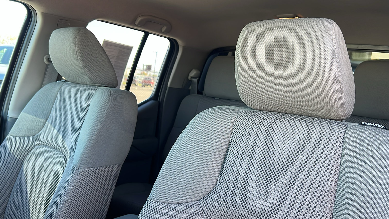 Used 2021 Nissan Frontier SV w/ Midnight Edition Floor Mats AWD/4WD image 17