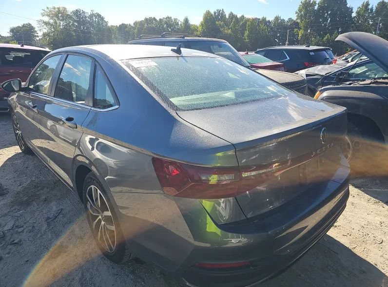 Used 2025 Volkswagen Jetta SE FWD image 1