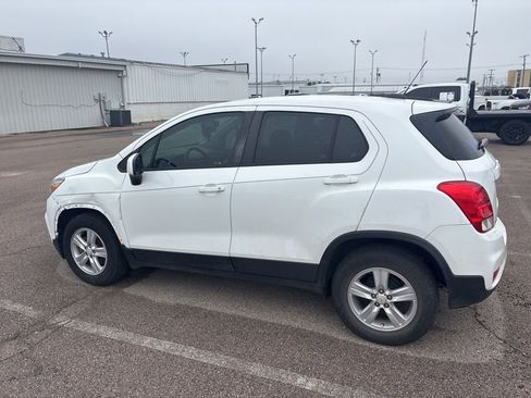 Used 2020 Chevrolet Trax LS FWD image 16