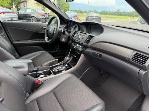 Used 2017 Honda Accord Sport image 8
