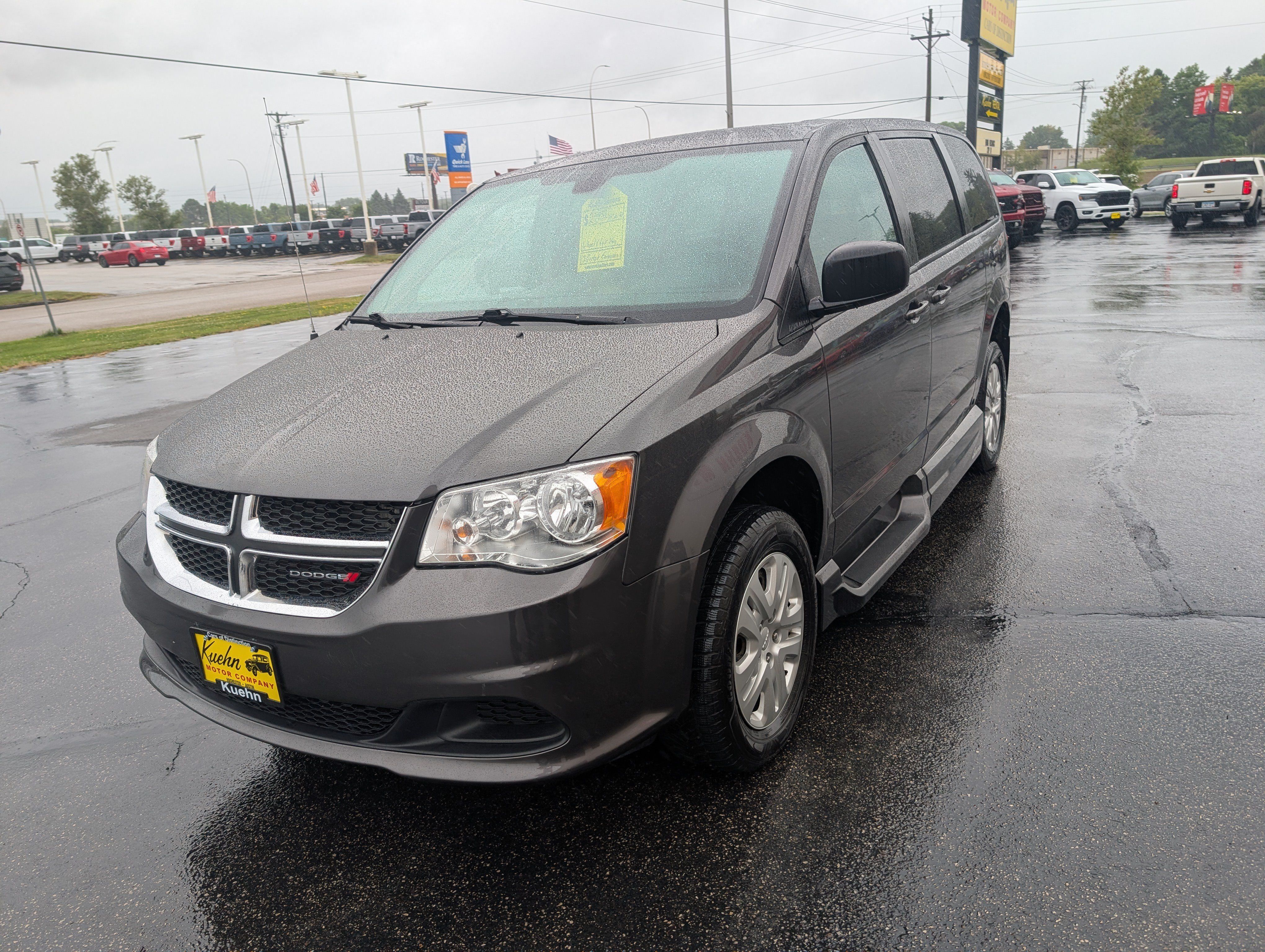 Used 2018 Dodge Grand Caravan SE w/ UConnect Hands-Free Group FWD image 4