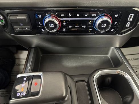 Used 2022 GMC Sierra 1500 SLT w/ SLT Premium Plus Package AWD/4WD image 16