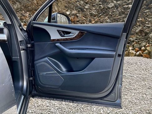 Used 2018 Audi Q7 2.0T Premium Plus w/ Premium Plus Package AWD/4WD image 21