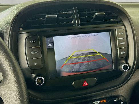 Used 2023 Kia Soul LX w/ LX Technology Package FWD image 13