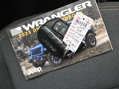 Used 2025 Jeep Wrangler Unlimited Sahara AWD/4WD image 10