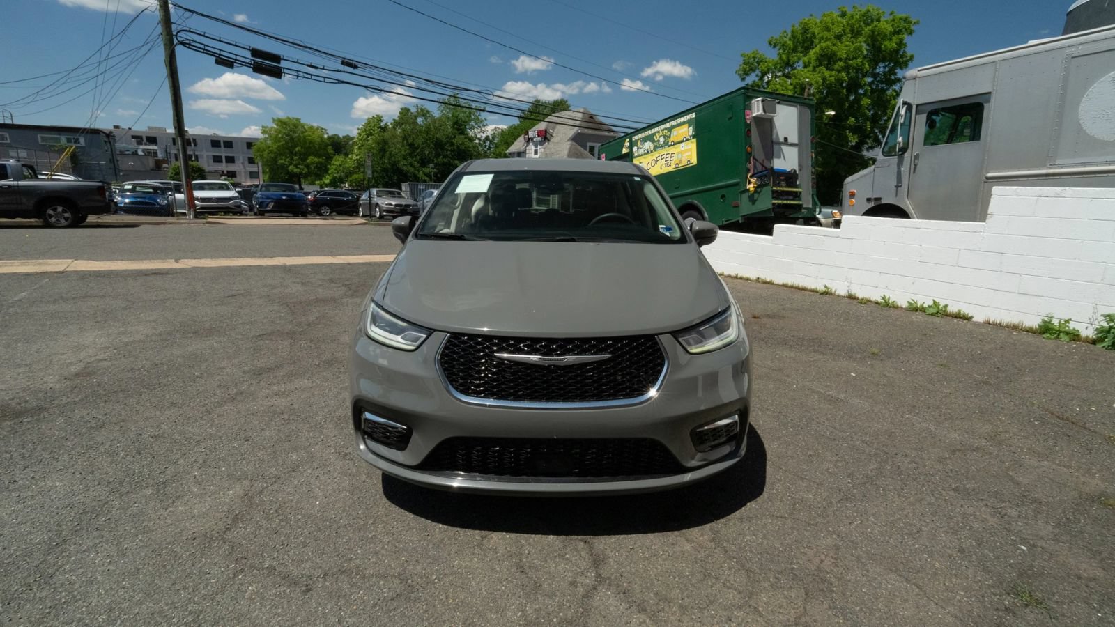 Used 2023 Chrysler Pacifica Touring-L FWD image 8