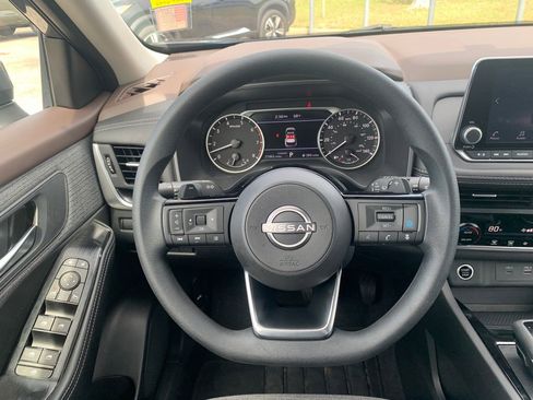 Used 2023 Nissan Rogue SV image 12