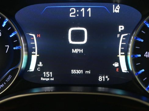 Used 2024 Chrysler Pacifica Limited w/ Uconnect Theater Family Group FWD image 17