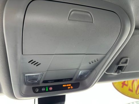 Used 2024 GMC Terrain SLE image 23