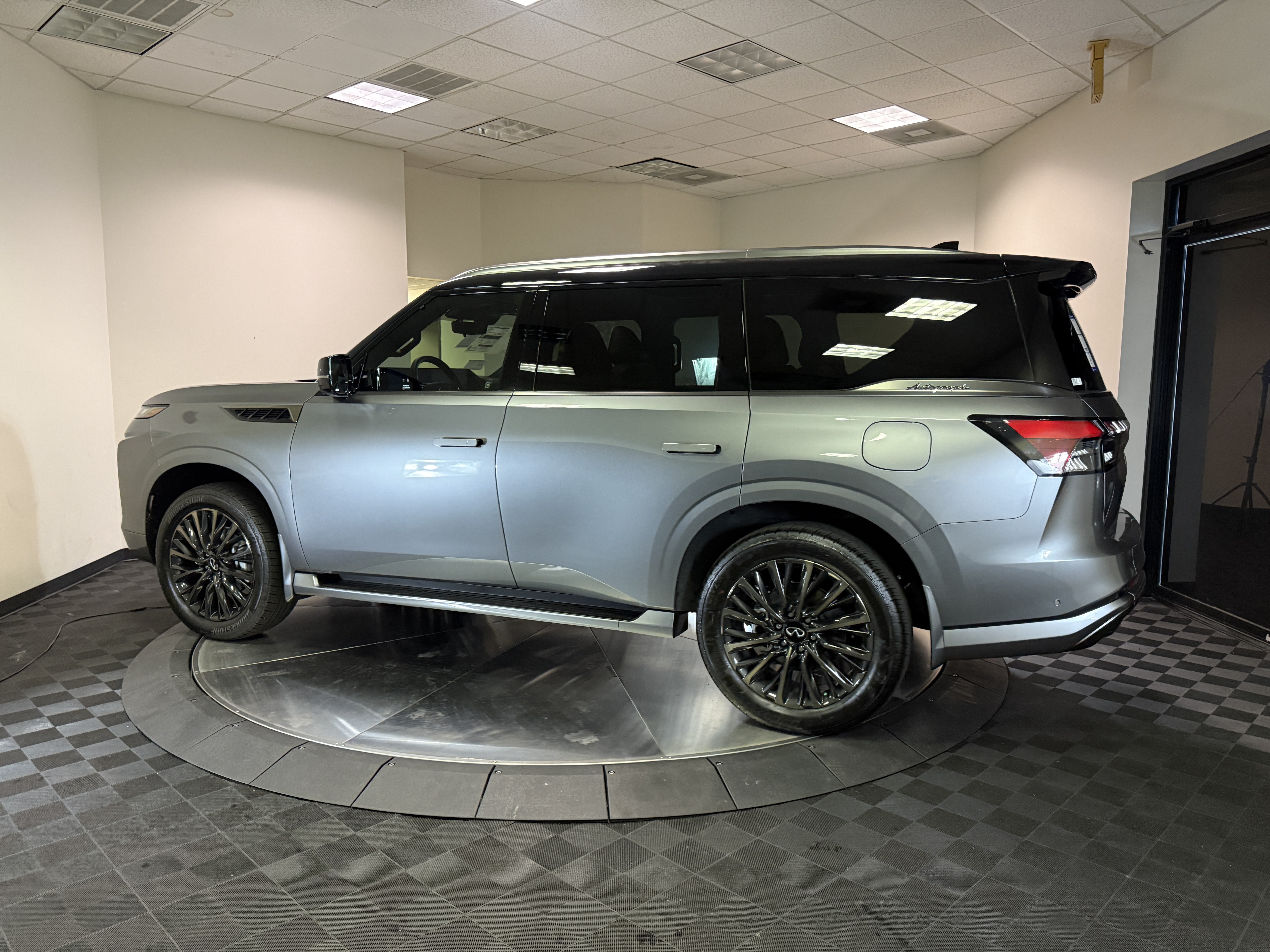 New 2026 INFINITI QX80 Autograph w/ Premium Cargo Package AWD/4WD image 5