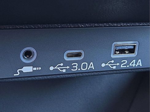 Certified 2025 Subaru Forester Premium AWD/4WD image 16