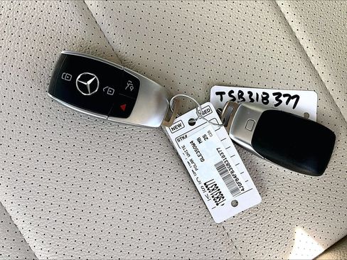 Used 2025 Mercedes-Benz GLE 350 4MATIC image 11