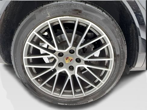 Used 2023 Porsche Cayenne Platinum Edition AWD/4WD image 40