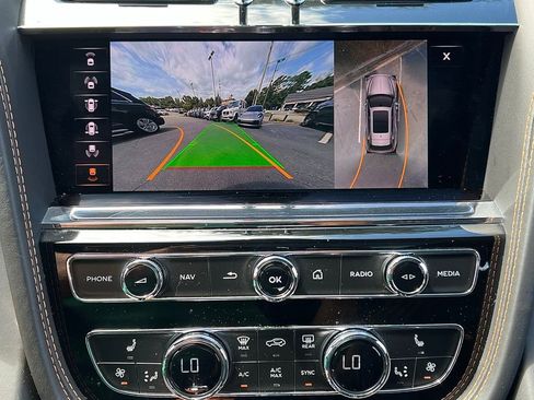Used 2023 Bentley Bentayga image 54
