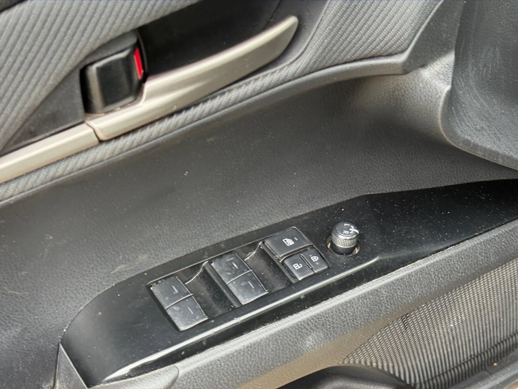 Used 2025 Toyota Camry SE FWD image 19