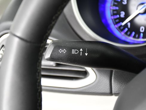 Used 2024 Chrysler Pacifica Touring-L FWD image 15