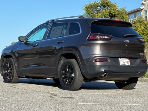 Used 2016 Jeep Cherokee Latitude FWD image 6